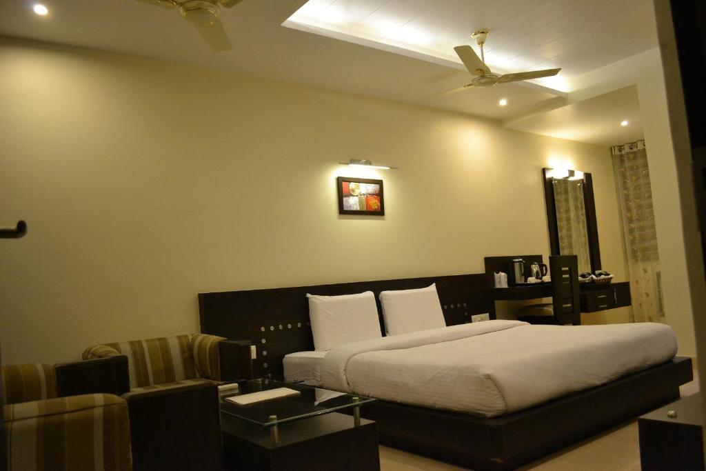 Hotel Ravisha Continental Prayagraj Habitación foto